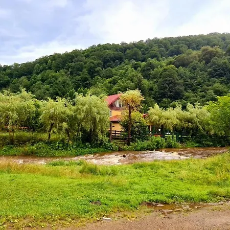 Holiday home Chalet Paraul Casei Marisel