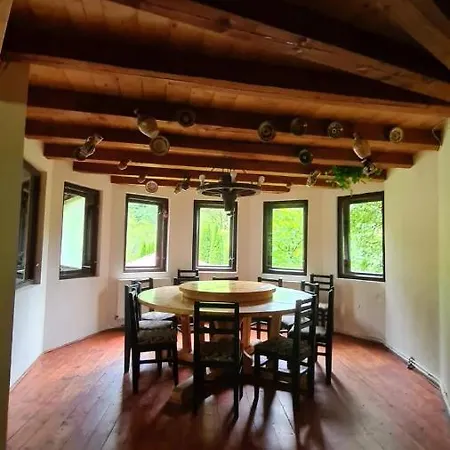 Chalet Paraul Casei *