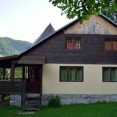 Holiday home Chalet Paraul Casei Marisel