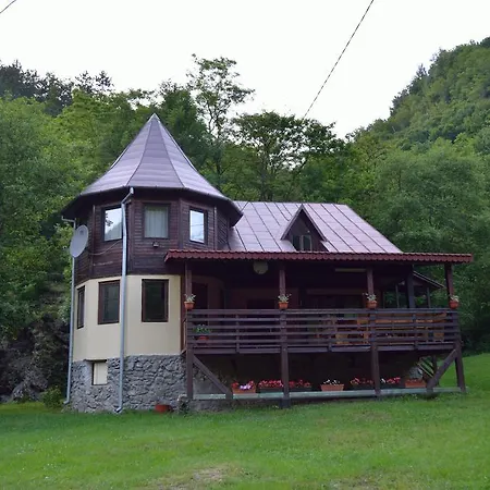 Holiday home Chalet Paraul Casei